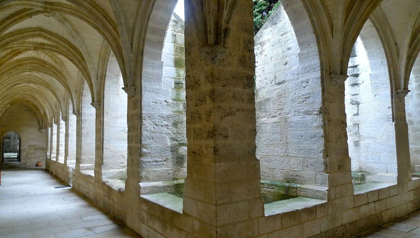 🏛️ 라 샤르트뢰즈 국립 공연 예술 작가 센터(라 샤르트뢰즈-상트르 나시오날 데 제크리튀르 뒤 스펙타클)